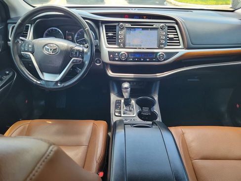 Used 2018 Toyota Highlander Limited FWD image 14