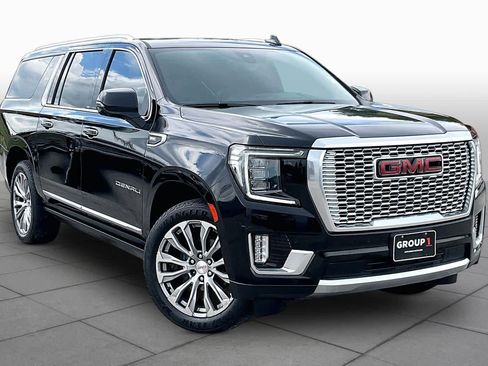 Used 2021 GMC Yukon XL Denali w/ Denali Premium Package AWD/4WD image 3
