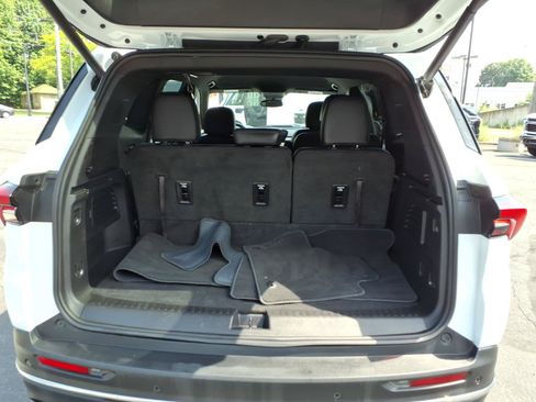 Used 2025 Buick Enclave Preferred AWD/4WD image 19