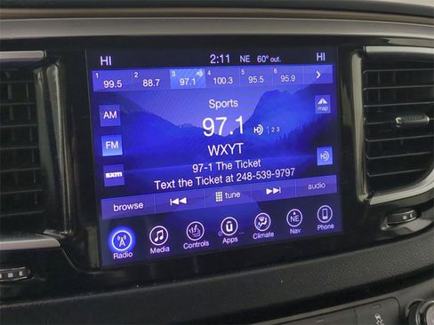 Used 2017 Chrysler Pacifica Touring-L Plus w/ Tire & Wheel Group image 12