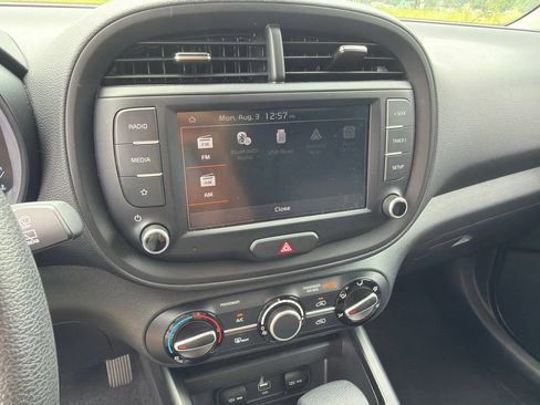 Used 2025 Kia Soul LX w/ LX Technology Package FWD image 28