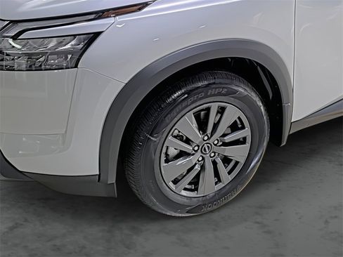 Certified 2025 Nissan Pathfinder S image 7