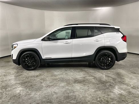 Used 2021 GMC Terrain SLE w/ Elevation Edition image 5