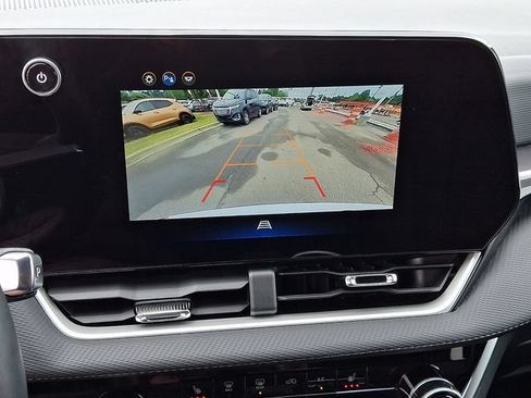 Used 2025 Chevrolet Equinox LT FWD image 17