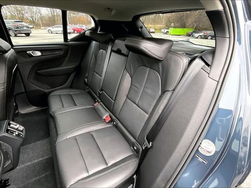 Used 2026 Volvo XC40 B5 Core w/ Climate Package AWD/4WD image 32