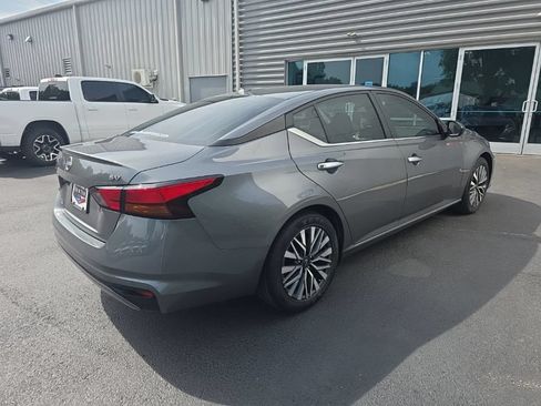Used 2024 Nissan Altima 2.5 SV FWD image 5