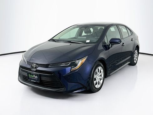Used 2025 Toyota Corolla LE FWD image 3