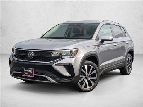 Used 2023 Volkswagen Taos SE w/ Panoramic Sunroof Package image 1