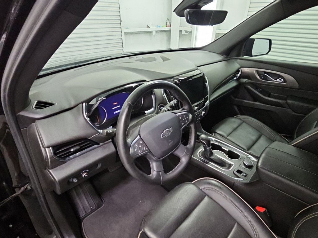 Used 2023 Chevrolet Traverse Premier FWD image 12