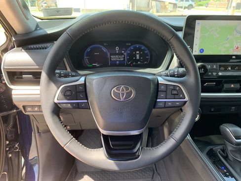 Used 2025 Toyota Grand Highlander AWD Hybrid image 30