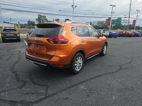 Used 2017 Nissan Rogue SV AWD/4WD image 7