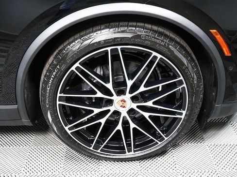 New 2025 Porsche Macan Electric image 39