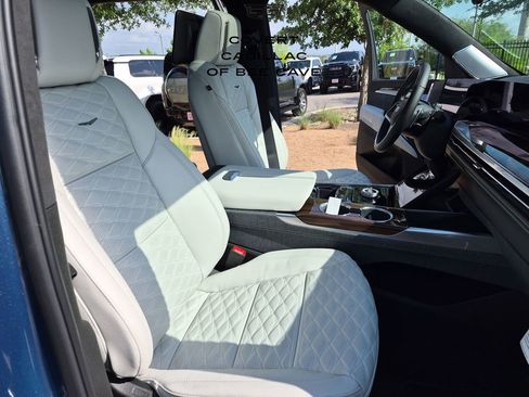 New 2026 Cadillac Escalade Platinum Sport w/ LPO, ONYX Package image 42