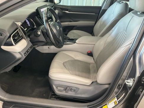 Used 2021 Toyota Camry SE image 4