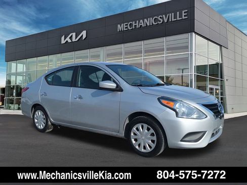 Used 2017 Nissan Versa SV image 1