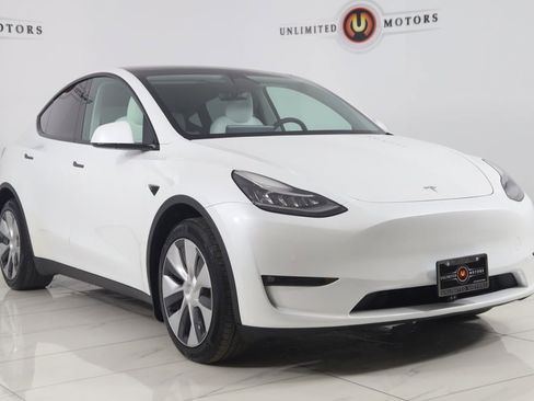Used 2022 Tesla Model Y Long Range image 20