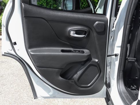 Used 2023 Jeep Renegade Latitude w/ Sun & Fun Group image 37