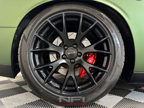 Used 2009 Dodge Challenger SRT8 w/ SRT Option Group II RWD image 18