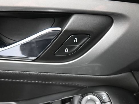 Used 2023 Chevrolet Traverse LT FWD image 15