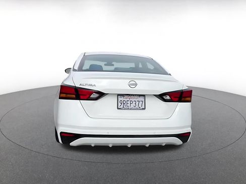 Used 2025 Nissan Altima 2.5 SV FWD image 12