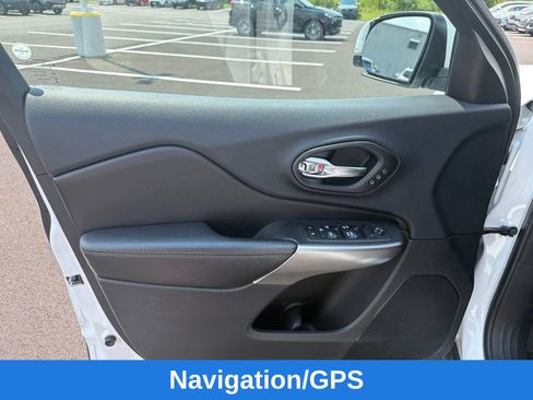 Used 2019 Jeep Cherokee Limited AWD/4WD image 14