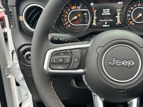 Used 2025 Jeep Wrangler Sahara w/ Safety Group image 27