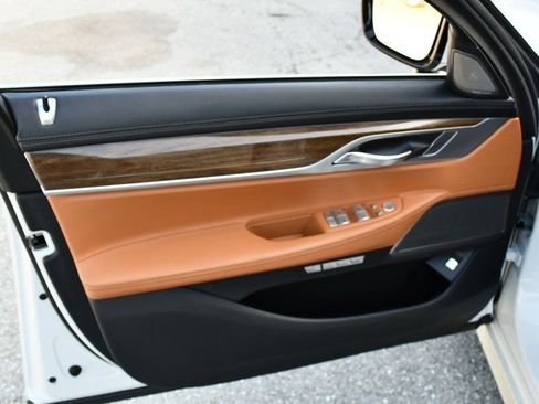 Used 2018 BMW 740i RWD image 11