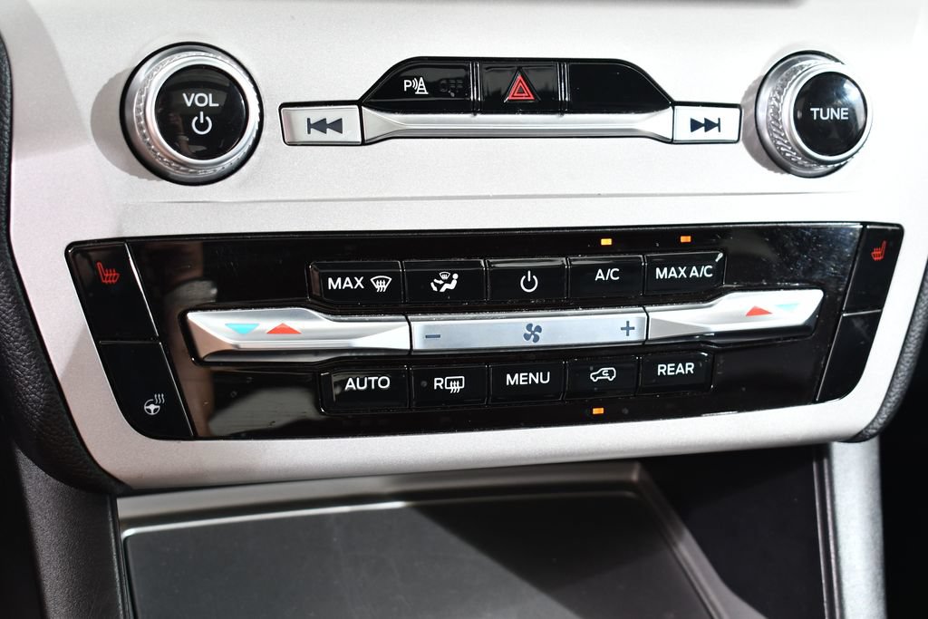Used 2023 Ford Explorer XLT w/ Equipment Group 202A AWD/4WD image 30