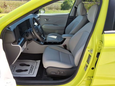 Used 2025 Hyundai Kona Limited image 28