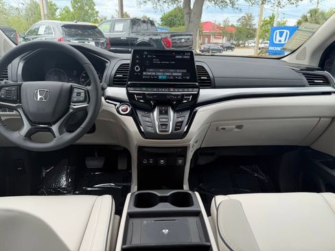 Certified 2026 Honda Odyssey Touring image 17