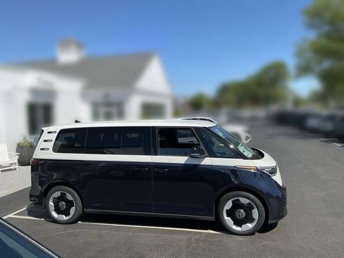 New 2025 Volkswagen ID. Buzz Pro S Plus AWD/4WD image 4