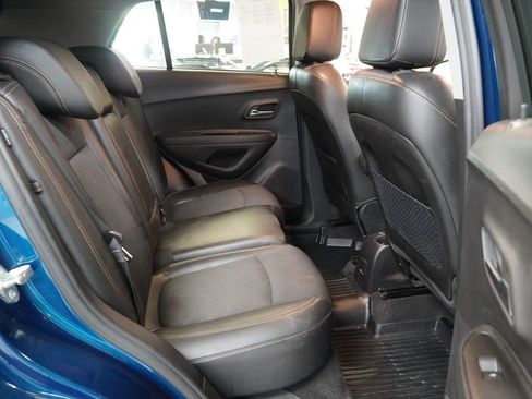 Used 2019 Chevrolet Trax LT w/ LT Convenience Package FWD image 29