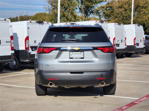 Used 2023 Chevrolet Traverse LT image 6