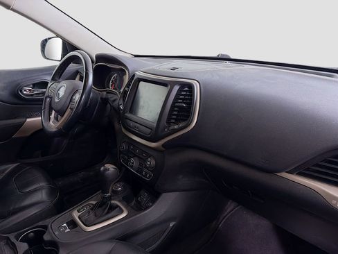 Used 2018 Jeep Cherokee Limited AWD/4WD image 23