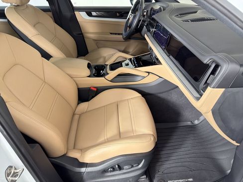 Certified 2024 Porsche Cayenne S AWD/4WD image 30