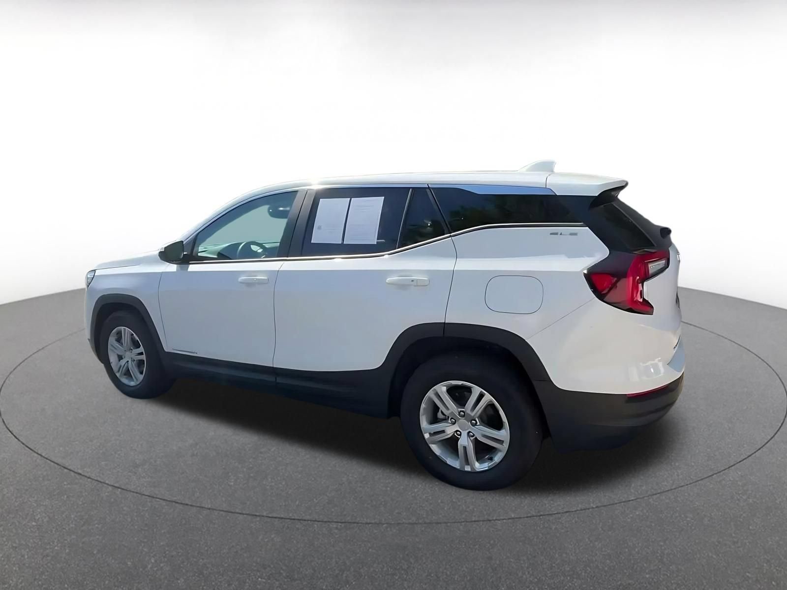 Used 2024 GMC Terrain SLE FWD image 9