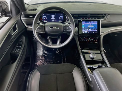 Used 2023 Jeep Grand Cherokee Altitude image 22