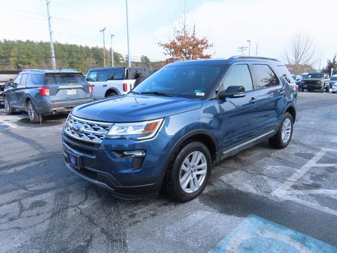 Certified 2018 Ford Explorer XLT w/ Equipment Group 201A image 3
