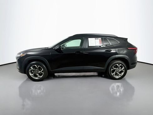 Used 2025 Chevrolet Trax LT FWD image 5