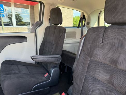 Used 2018 Dodge Grand Caravan SXT FWD image 12