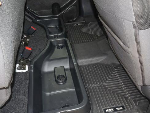 Used 2022 Nissan Frontier SV image 9