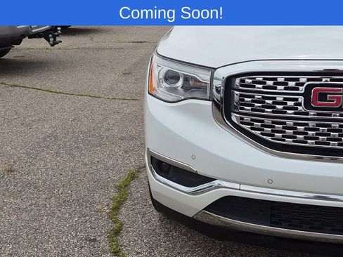 Used 2019 GMC Acadia Denali w/ Technology Package AWD/4WD image 10