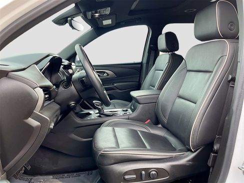Used 2023 Chevrolet Traverse Premier image 21
