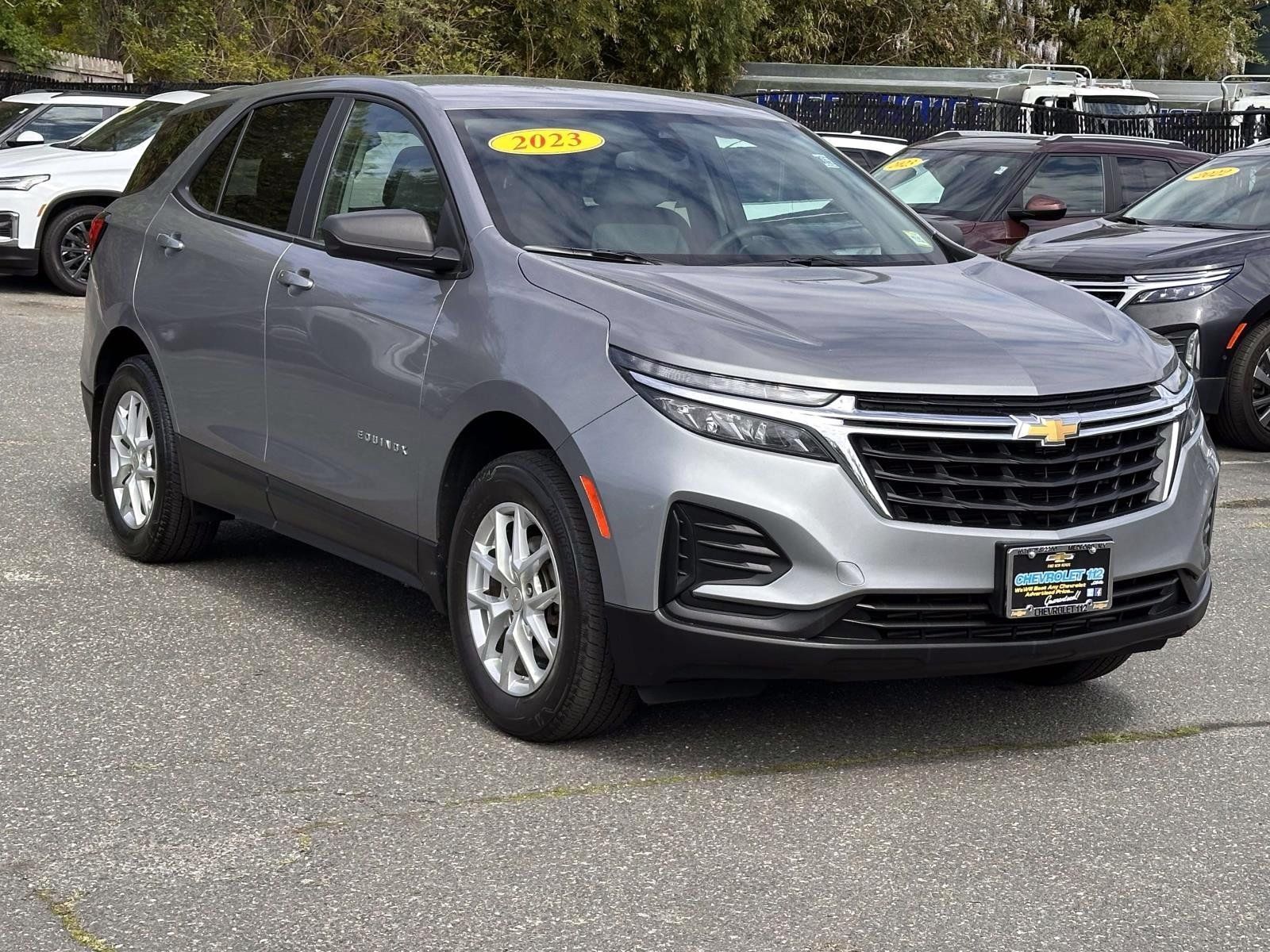 Used 2023 Chevrolet Equinox LS w/ LS Convenience Package AWD/4WD image 5