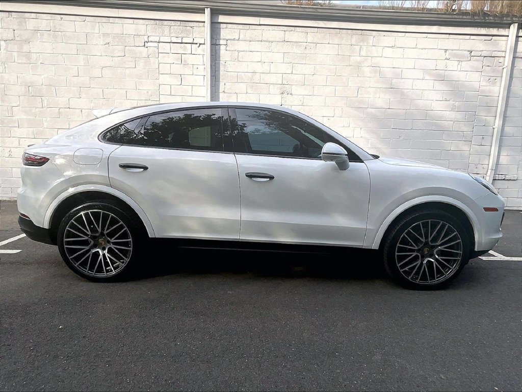 Certified 2023 Porsche Cayenne Coupe AWD/4WD image 6