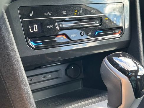 Certified 2024 Volkswagen Tiguan SE R-Line FWD image 33