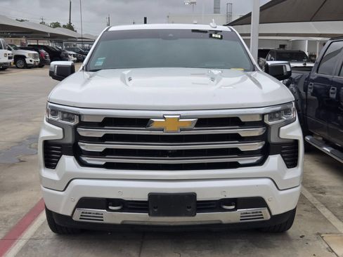 Used 2023 Chevrolet Silverado 1500 High Country w/ High Country Premium Package AWD/4WD image 2