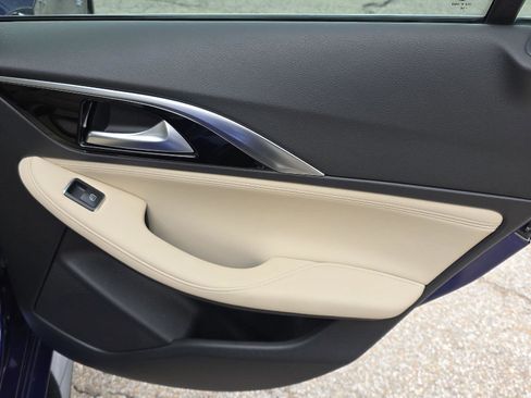 Used 2019 INFINITI QX30 w/ Navigation Package image 29