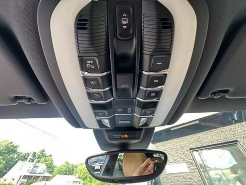 Used 2018 Porsche Macan Sport Edition image 38