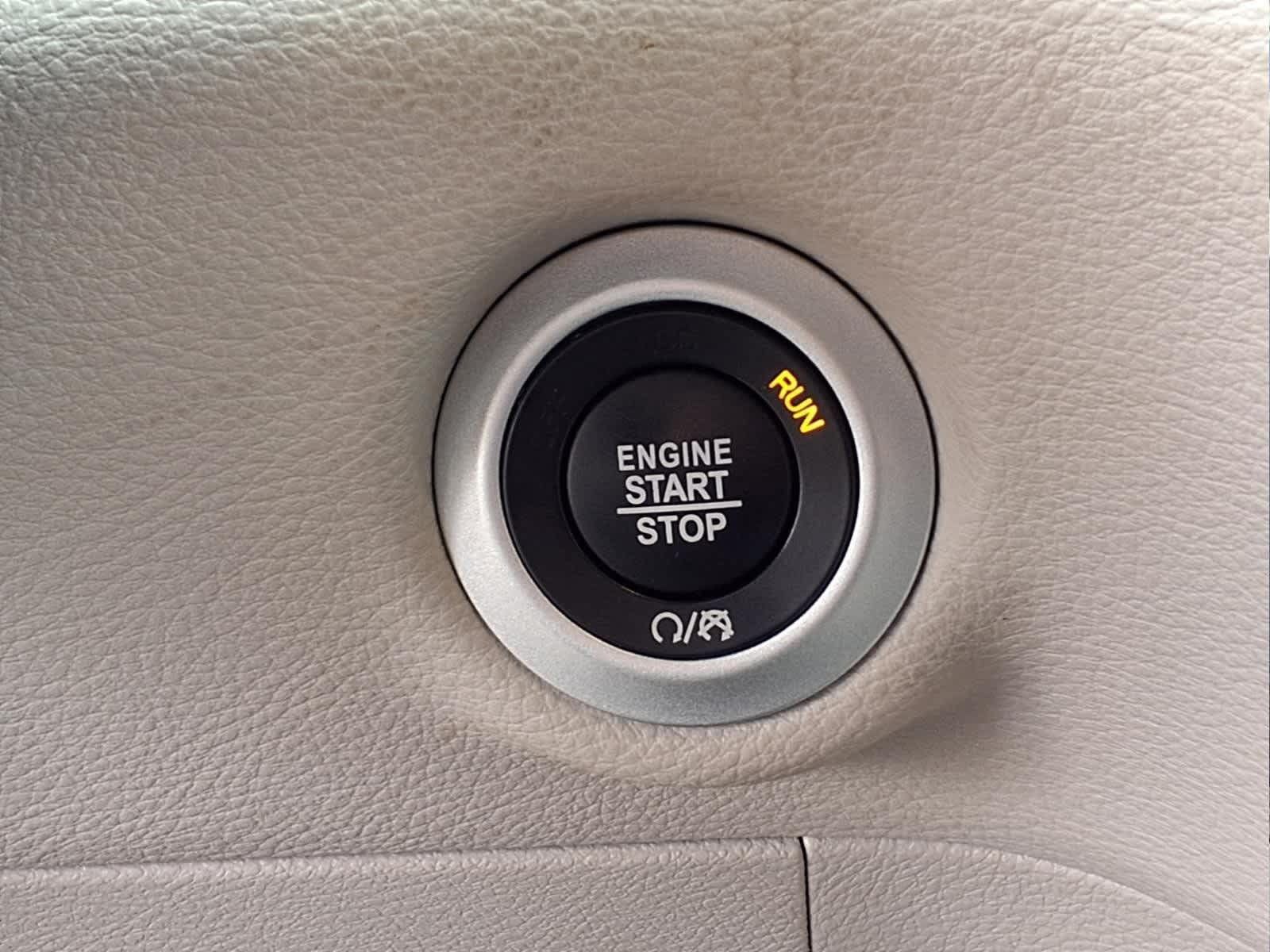 Used 2024 Chrysler Pacifica Touring-L FWD image 22
